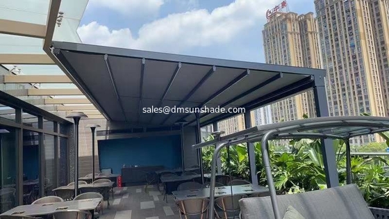 آلومینیوم PVC Pergola Canopy سقف Pergola هتل های مدرن درب ورودی ضد آب آویزان قابل باز کردن